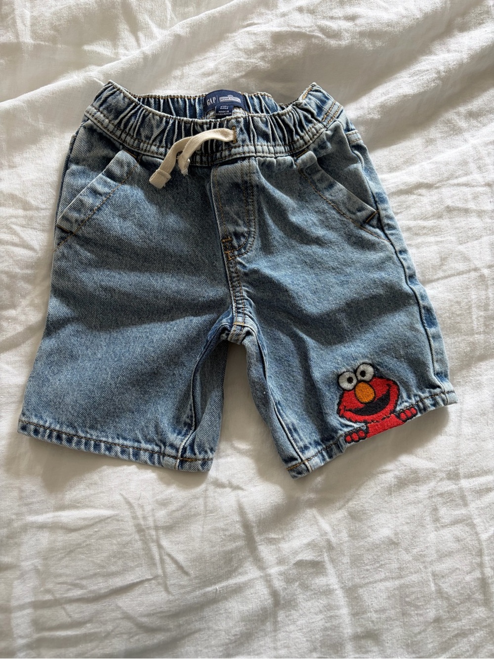 NWOT GAP Sesame Street Light Blue Denim Shorts with Red Elmo Patch, 4T